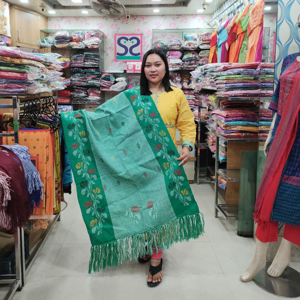 Lotapata Shawl by Waist Loom